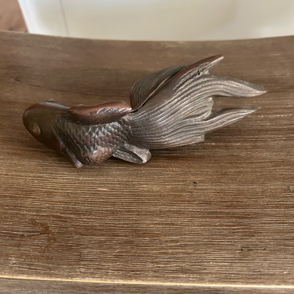 Beautiful VTG solid brass pátina fantail KOI BETA GOLDFISH paperweight patina
